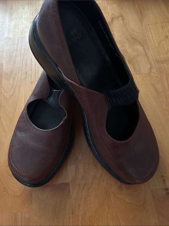 Dansko Shoes - Dansko Brown Leather Mary Jane Flats with Elastic Strap size 10